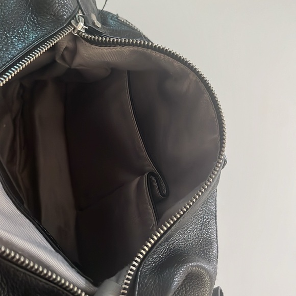 Danier leather handbag - Picture 4 of 7